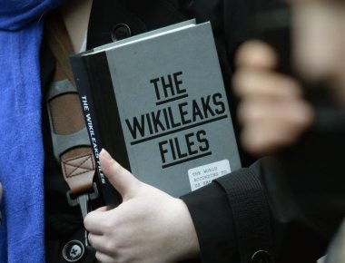 «Σφαλιάρα» WikiLeaks σε CIA: Σε εταιρίες τεχνολογίας θα δώσει τα εργαλεία παρακολούθησης (βίντεο)